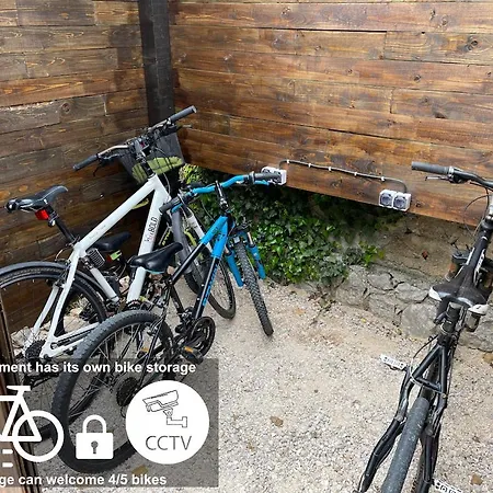 Monika & Breakfast Baskets 145 * Punat