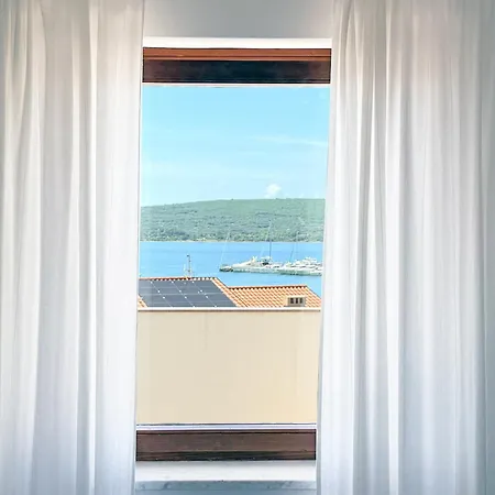 Family Monika - Sea View - Heated Pool Appartamento Punat