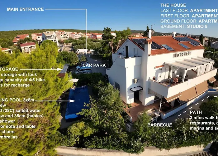 Monika & Breakfast Baskets 145 *