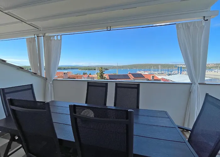 Monika & Breakfast Baskets 145 푸나트