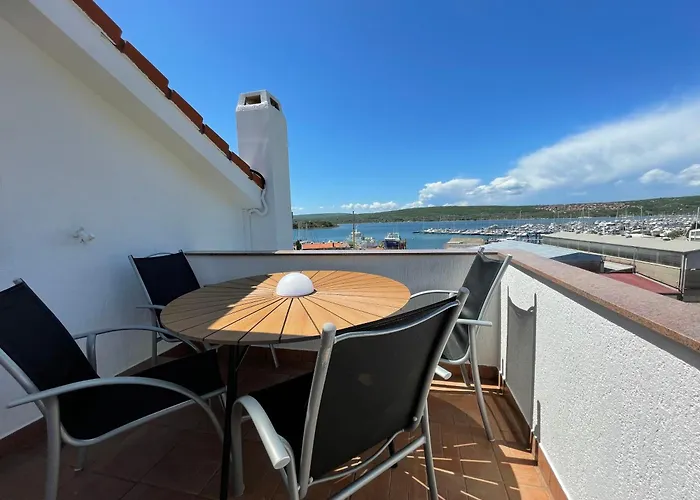 Monika & Breakfast Baskets 145 푸나트