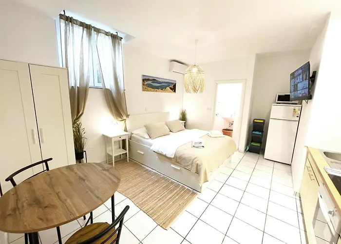 Monika & Breakfast Baskets 145 아파트