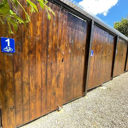 Monika & Breakfast Baskets 145