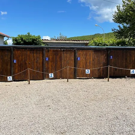 Monika & Breakfast Baskets 145 아파트