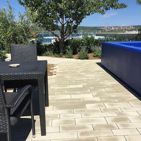 Apartmán Family Monika - Sea View - Heated Pool Punat