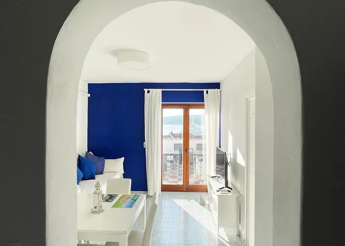 Monika & Breakfast Baskets 145 *