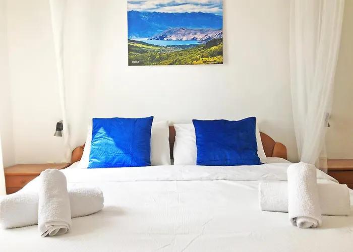 Monika & Breakfast Baskets 145