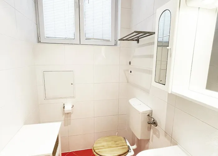 Monika & Breakfast Baskets 145 *