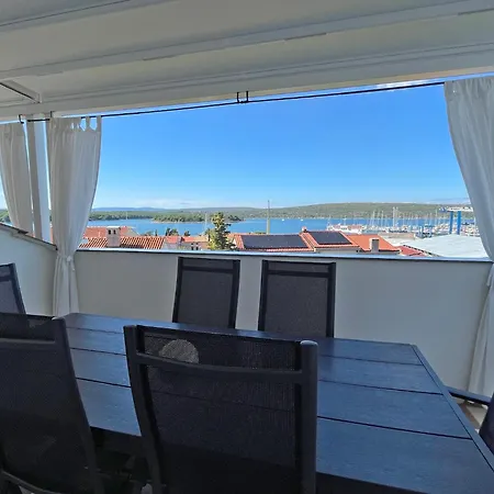 Family Apartments Monika - Sea View - Heated Pool Punat