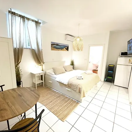 Family Apartments Monika - Sea View - Heated Pool Apartment